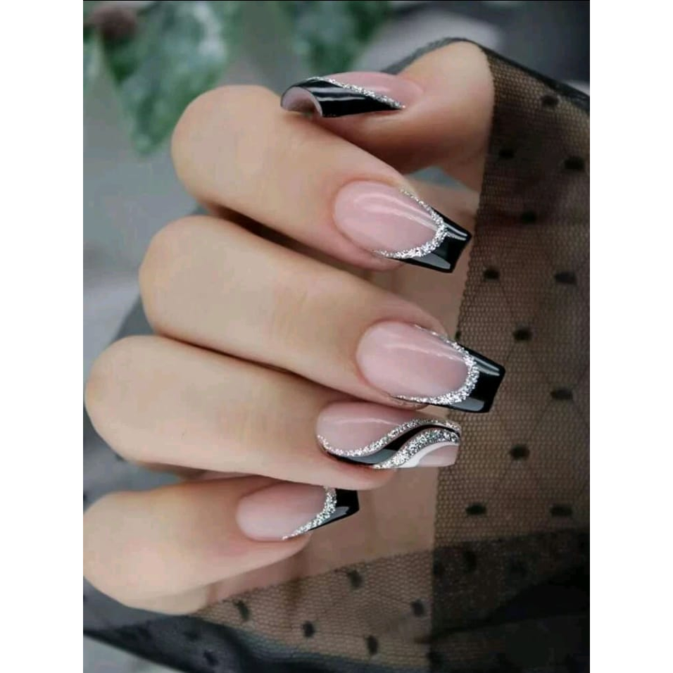 unhas de gel transparentes decoradas