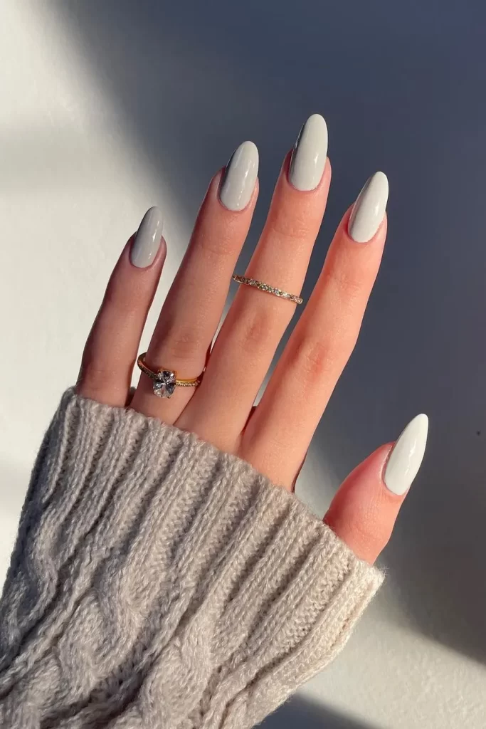 unhas em tons pastel discretas