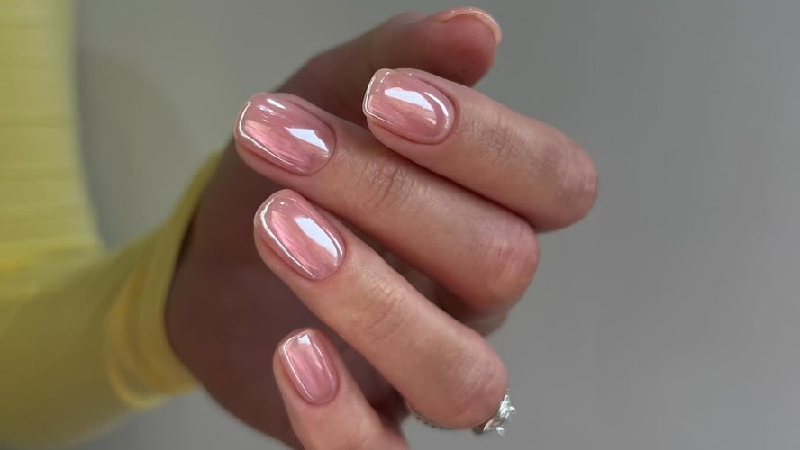 unhas naturais e translúcidas
