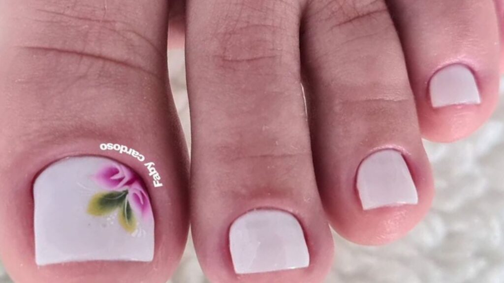 unhas do pé francesinha