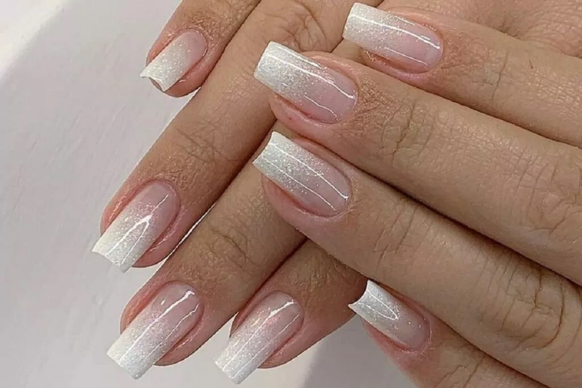 Unhas Degradê com Glitter