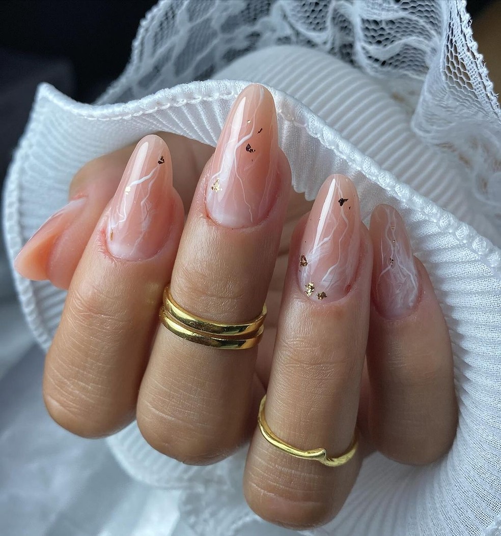 Unhas milky white gel