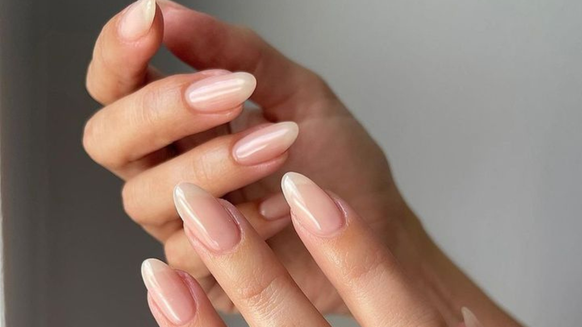 Unhas milky white gel