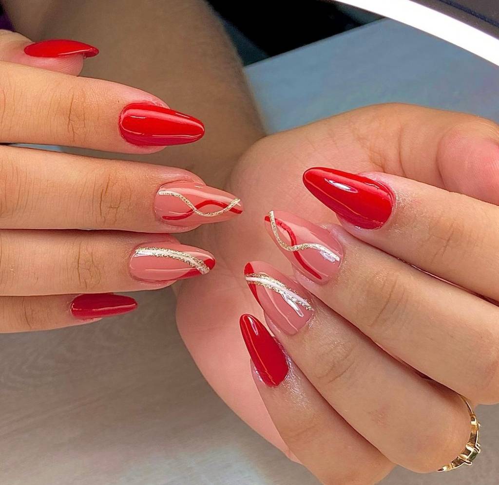 unhas em gel vinho com esmalte fosco