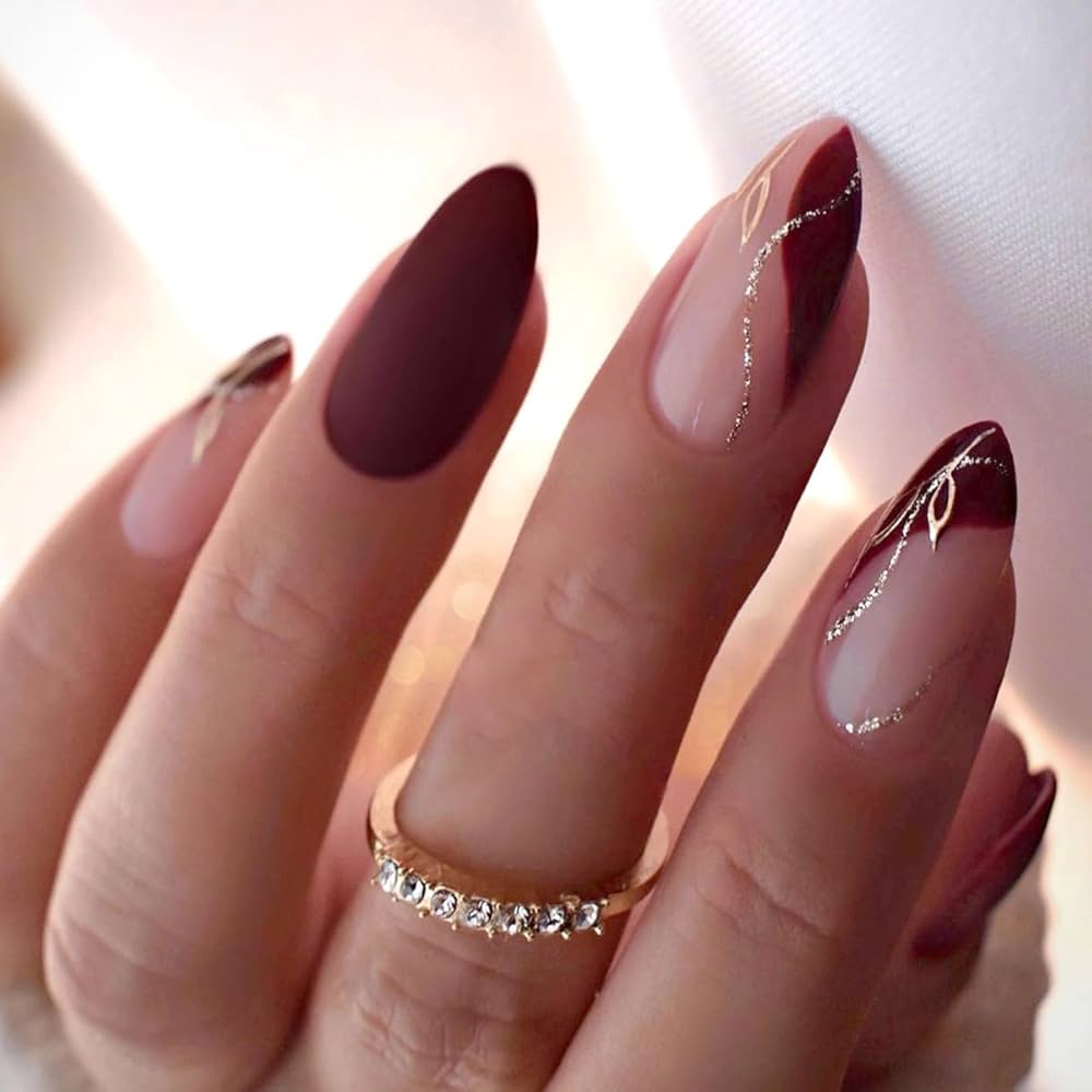 unhas em gel vinho amendoado