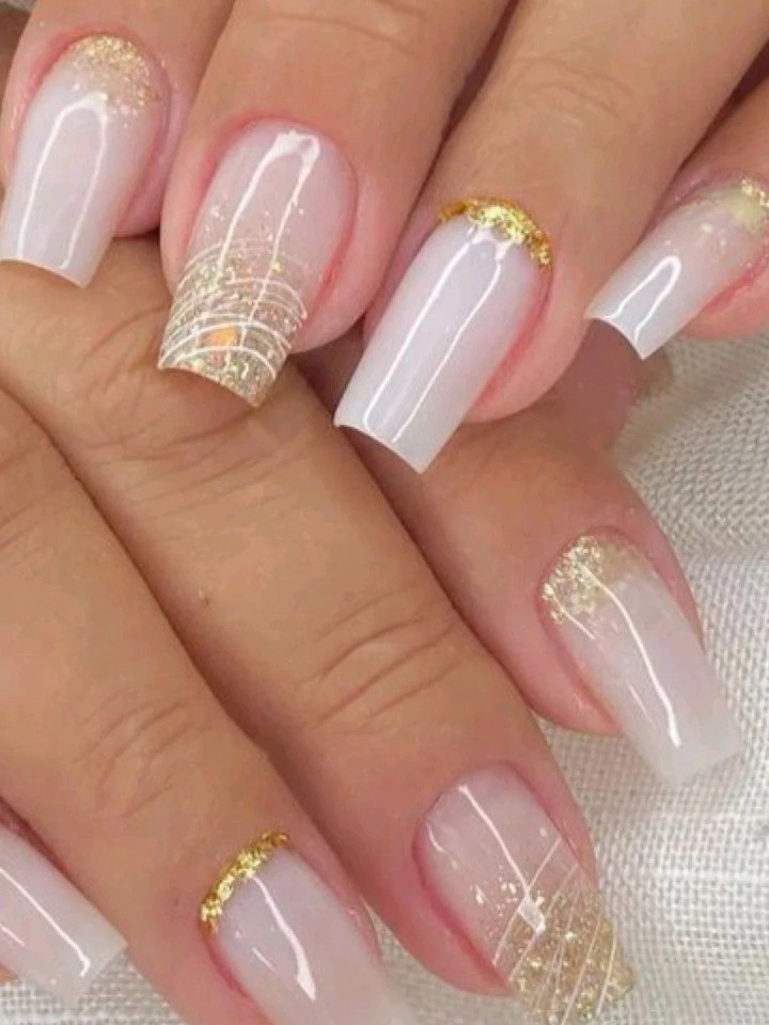 unhas delicadas em gel