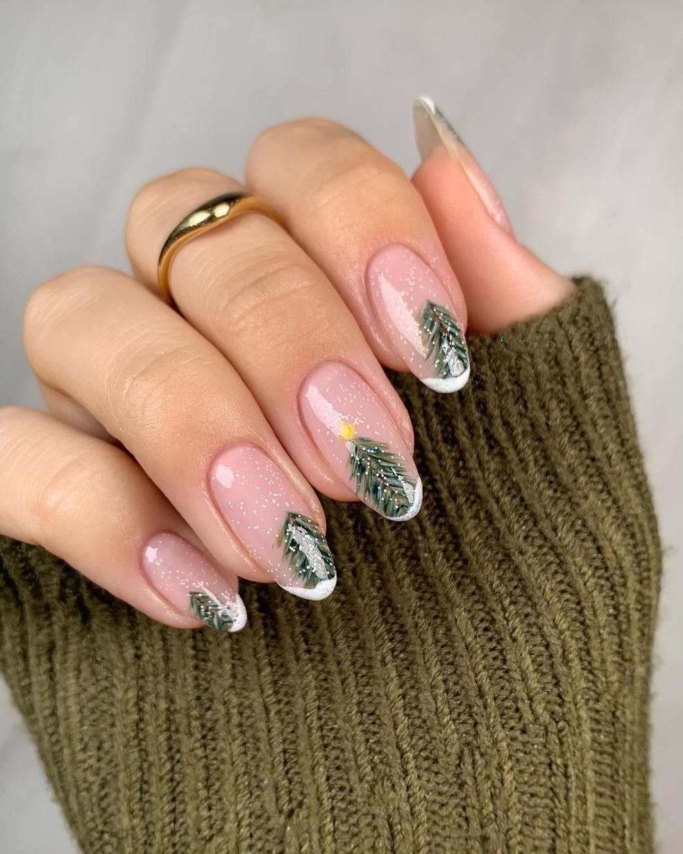 unhas em gel decoradas para o natal vs unhas postiças