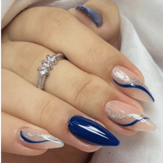 unhas amendoadas decoradas