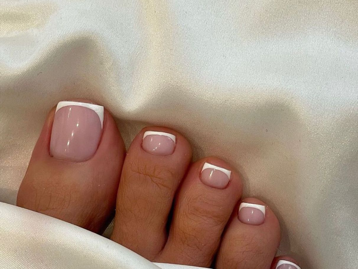 unhas francesinhas pés