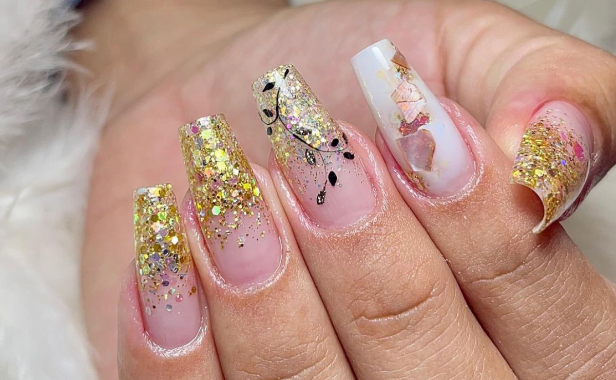 unhas de gel curtas