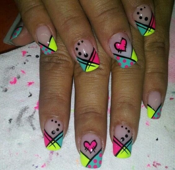 unhas glitter vs pedrarias carnaval