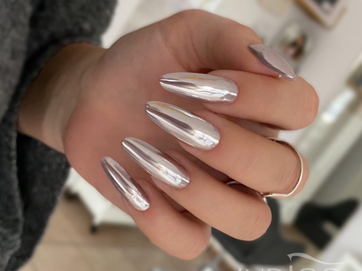 unhas metalizadas decoradas