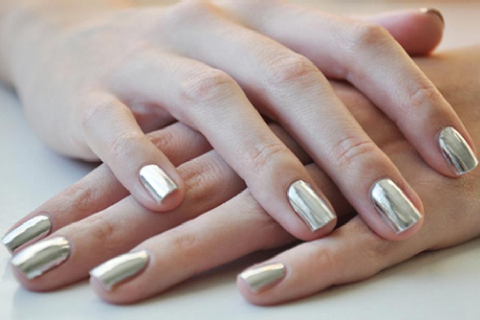 ideias de unhas metalizadas decoradas para festas