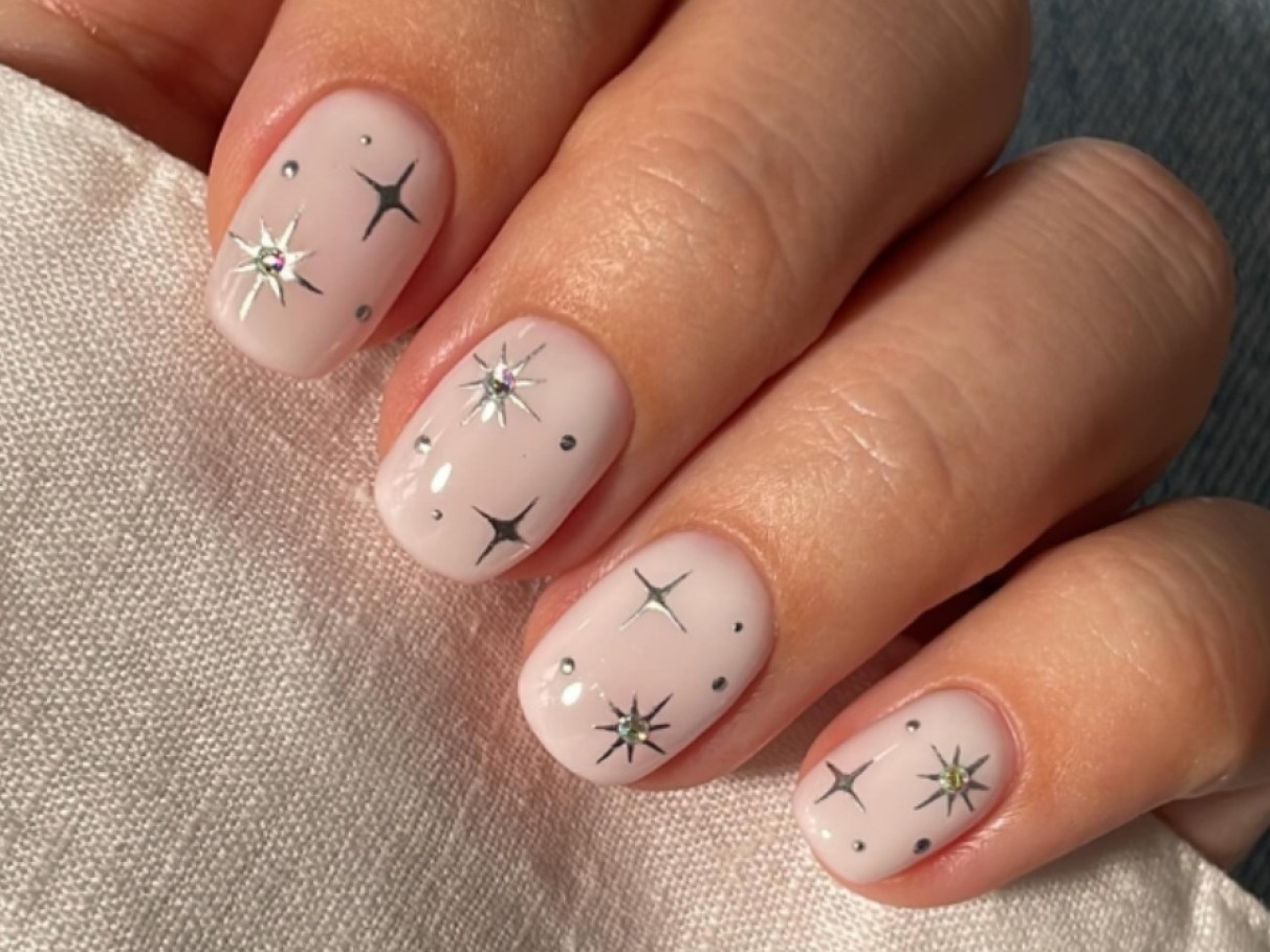 ideias unhas ano novo 2024 simples e elegantes