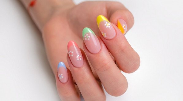unhas redondas longas decoradas