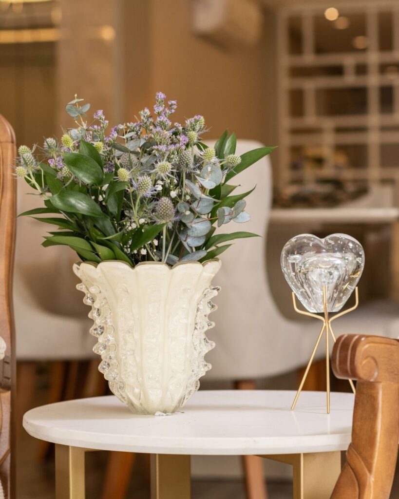 ideias de vasos de flor para sala pequena