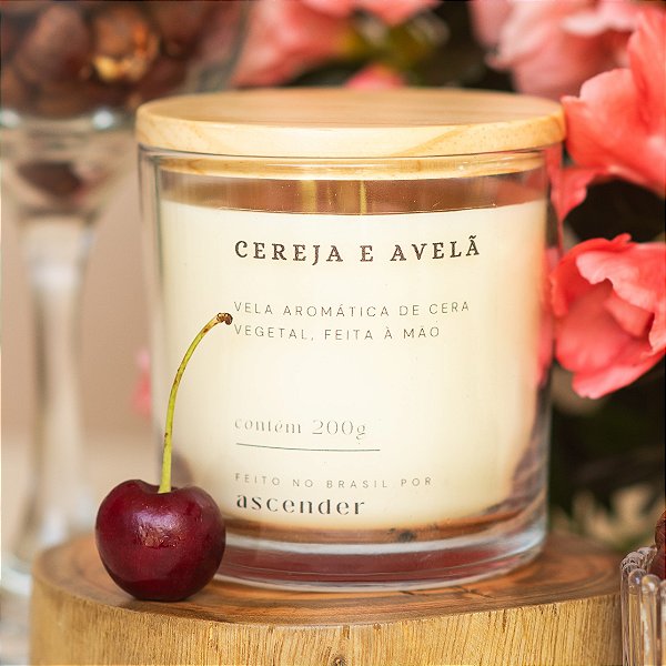 Velas aromáticas com fragrância amadeirada