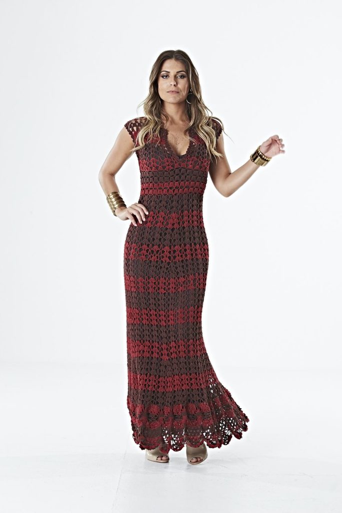 vestido de croche vermelho com grafico