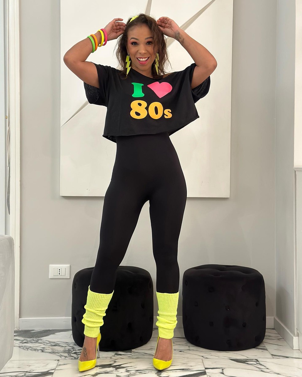 roupa neon anos 80