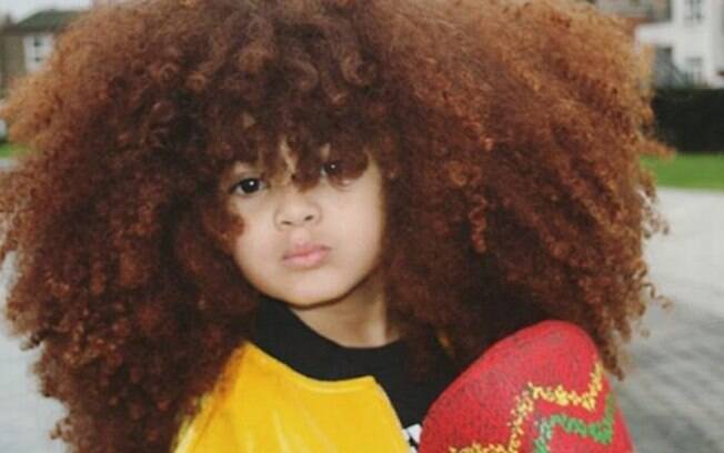 cabelo crespo volumoso