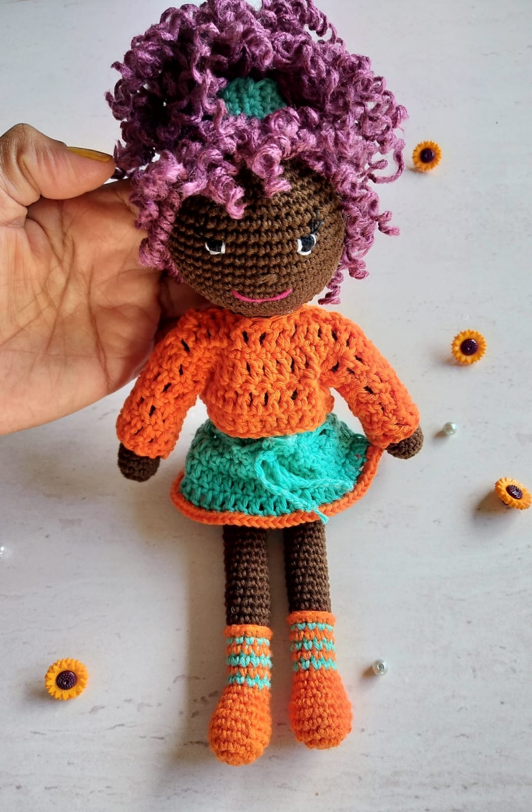 boneca amigurumi decorativa