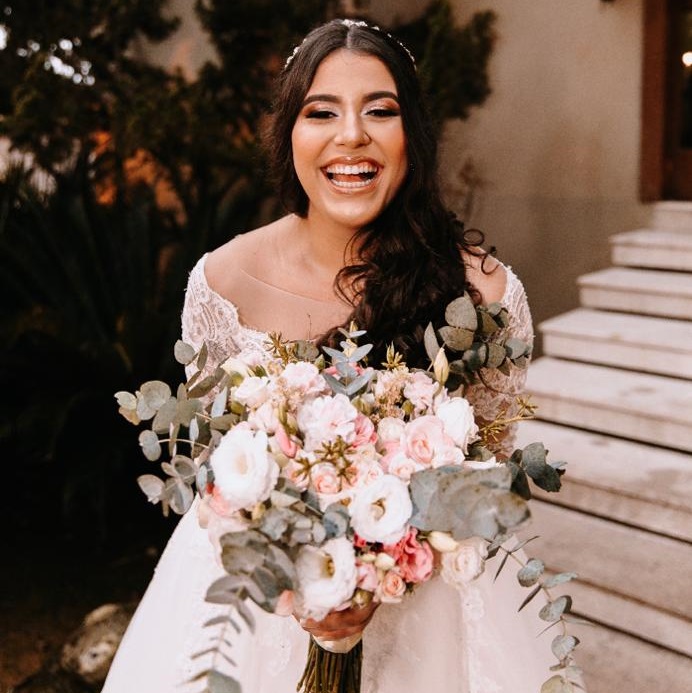 buquê de noiva com rosas