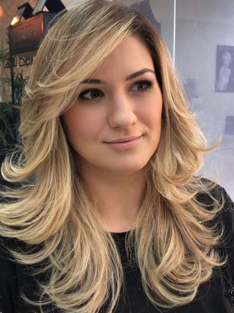 tendências de franja cabelo longo