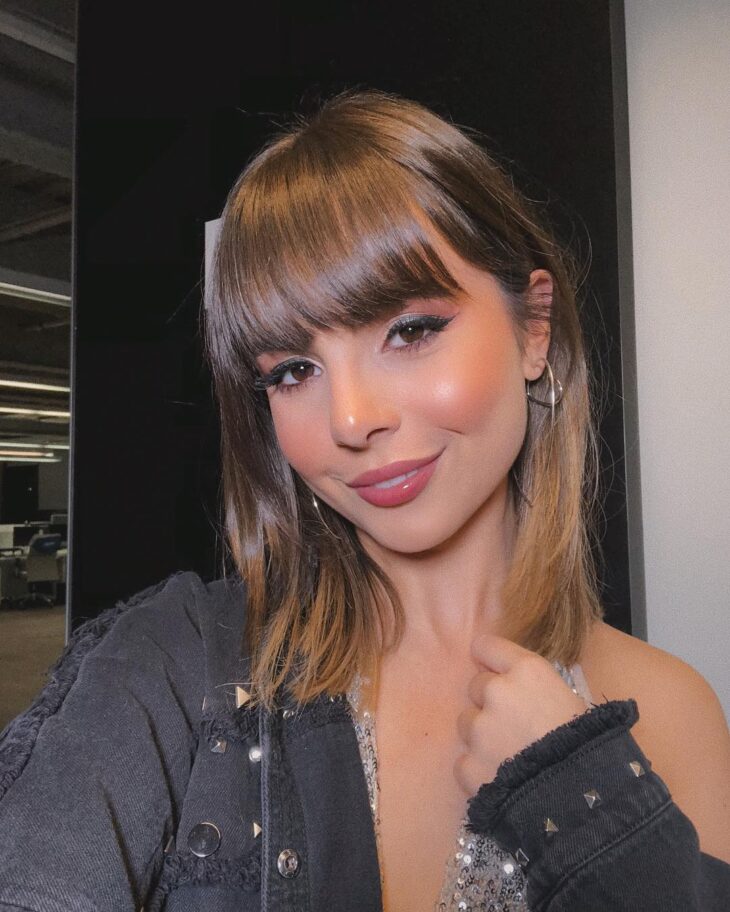 cabelo médio com franja desfiada