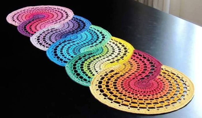caminho de mesa em crochê artesanal