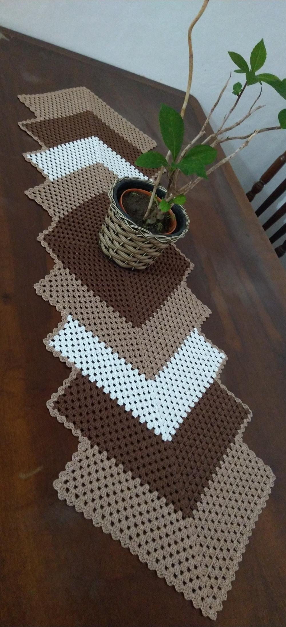 caminho de mesa em crochê rendado