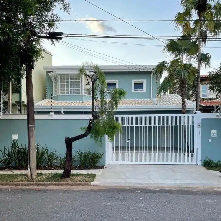 casas de campo com varanda charmosa