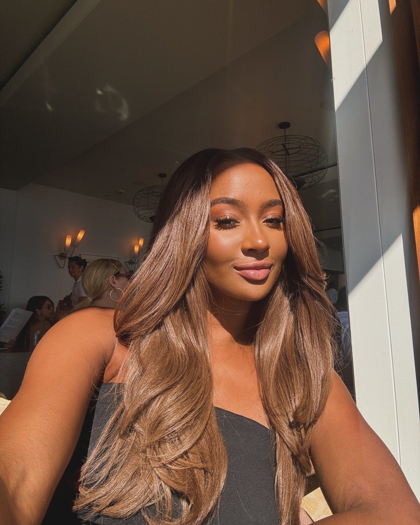 cor de cabelo avelã com mechas