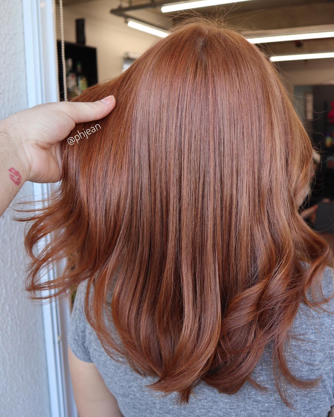 cabelo castanho acobreado