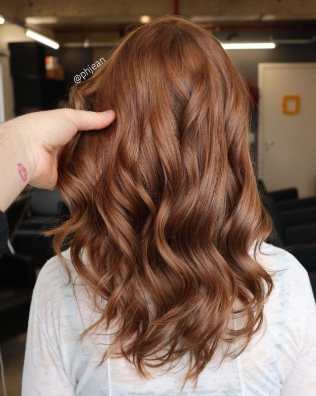 cabelo castanho iluminado