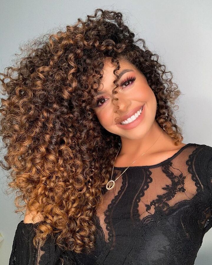 cor de cabelo que valoriza pele morena