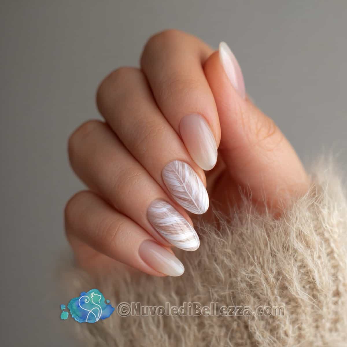 unhas nude decoradas