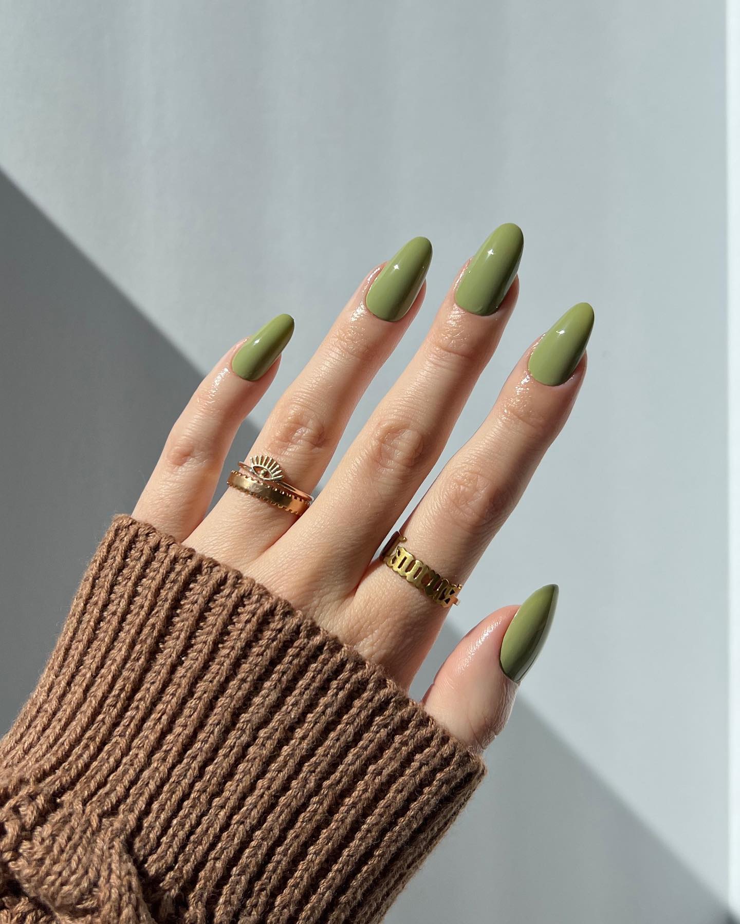 esmalte verde oliva tendência