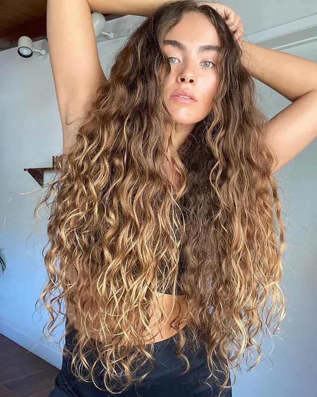 corte cabelo ondulado longo para afinar rosto