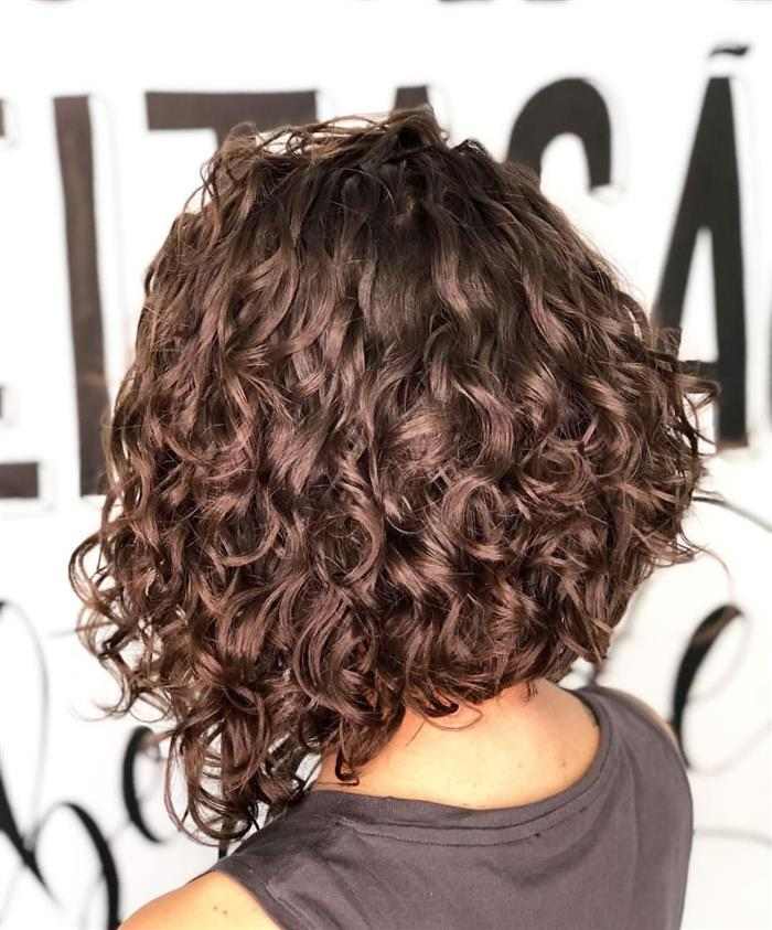 long bob cacheado rosto redondo