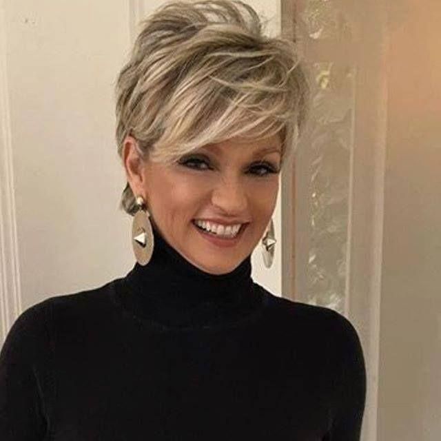 cortes de cabelo curto para mulheres acima de 50 anos