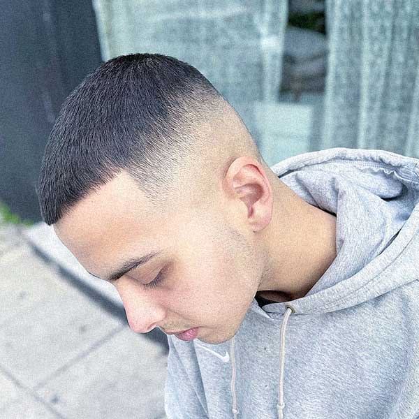 buzz cut com franja curta