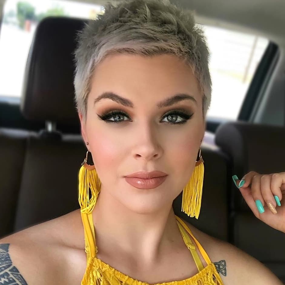 pixie cut para mulheres maduras