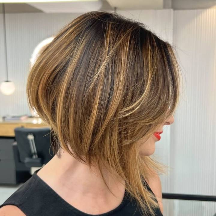 franja para rosto redondo cabelo ondulado curto