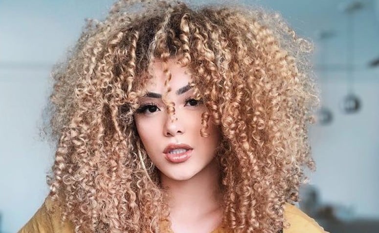 manutenção corte em camadas cabelo cacheado