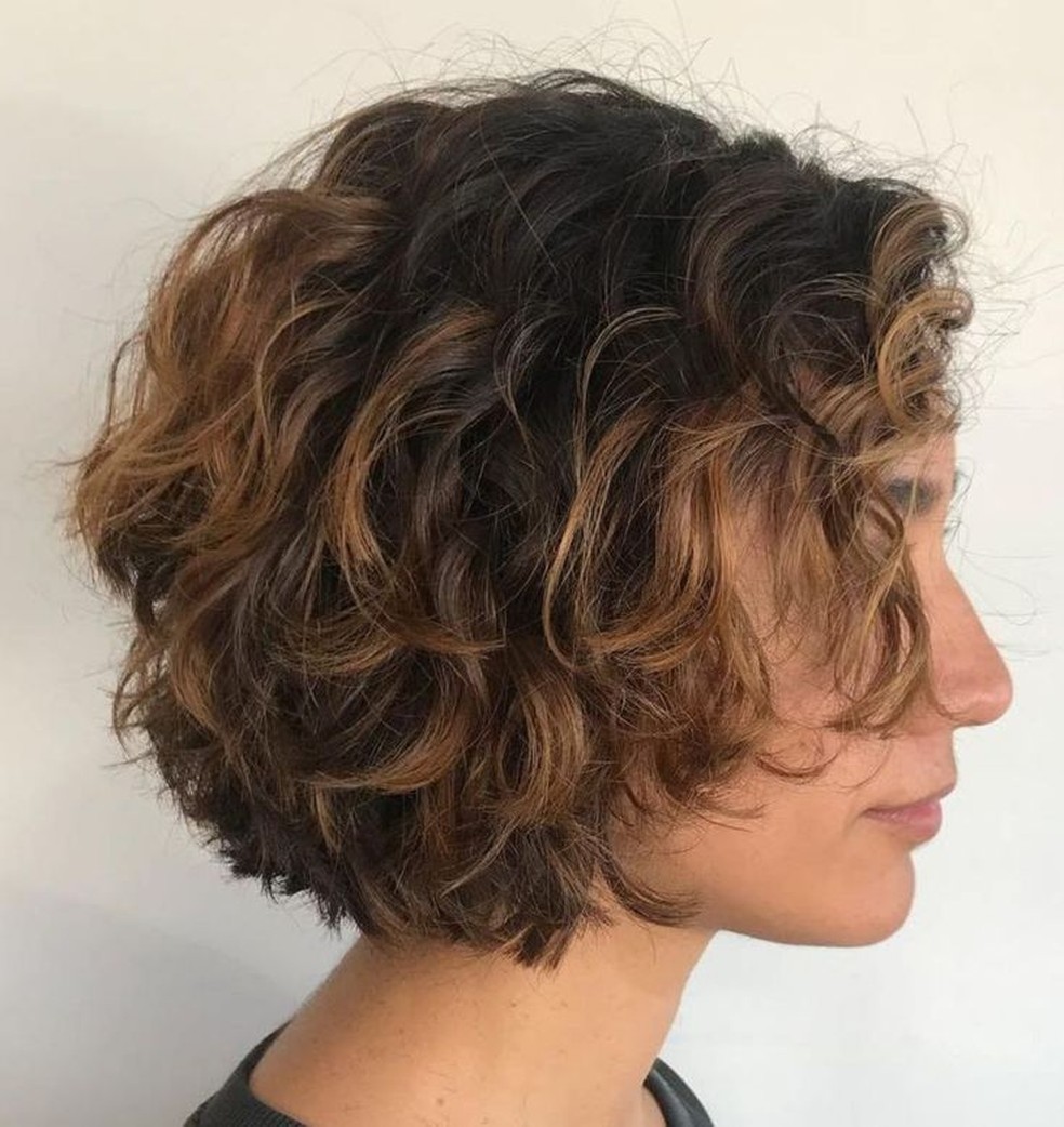 corte médio para cabelo cacheado