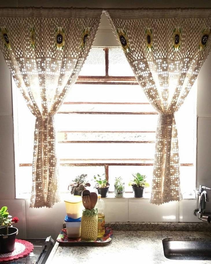 cortina de crochê para cozinha com flores