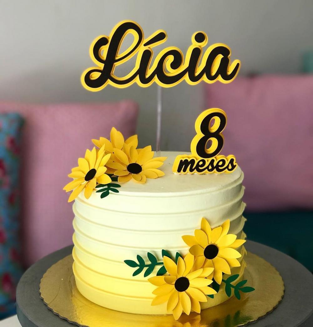 Bolo decorado com girassóis