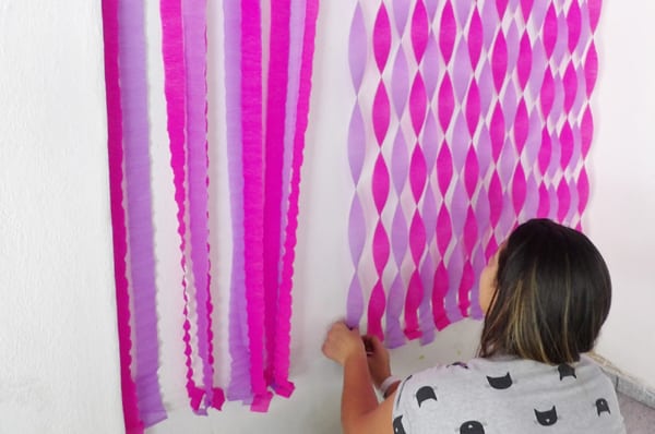 decoração de festa infantil com papel crepom