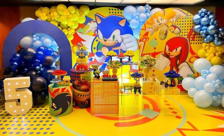 decoração sonic azul e vermelho
