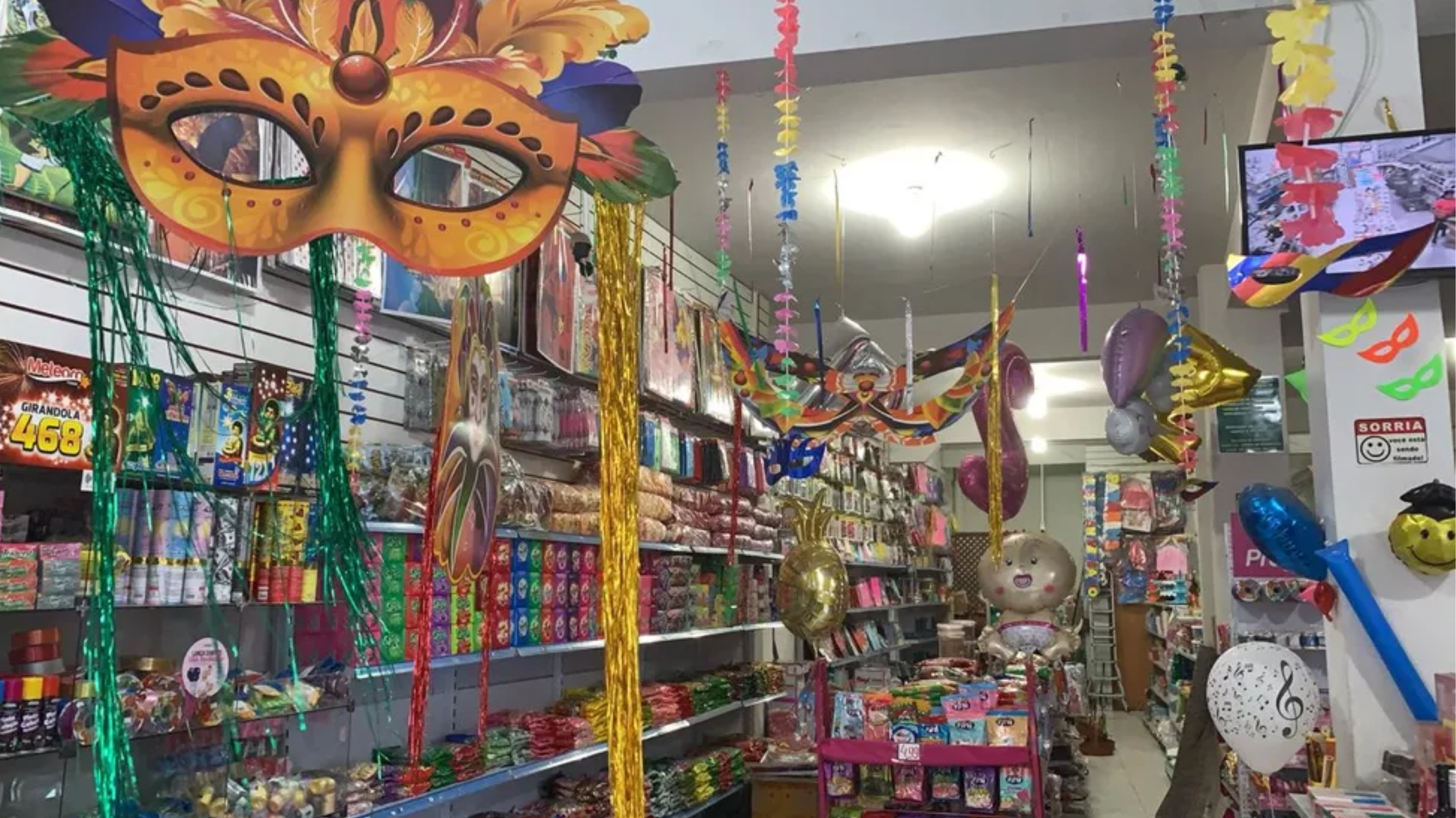 decoração carnaval barata para comércio